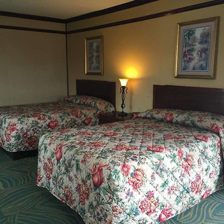 Track & Turf Motel 劳雷尔山 外观 照片