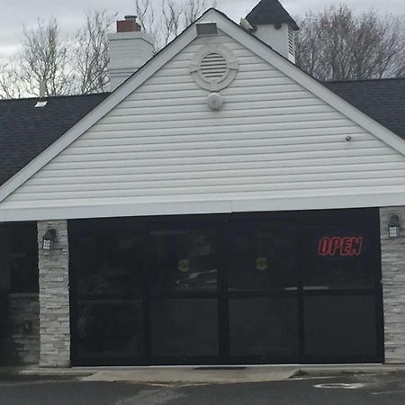 Track & Turf Motel 劳雷尔山 外观 照片